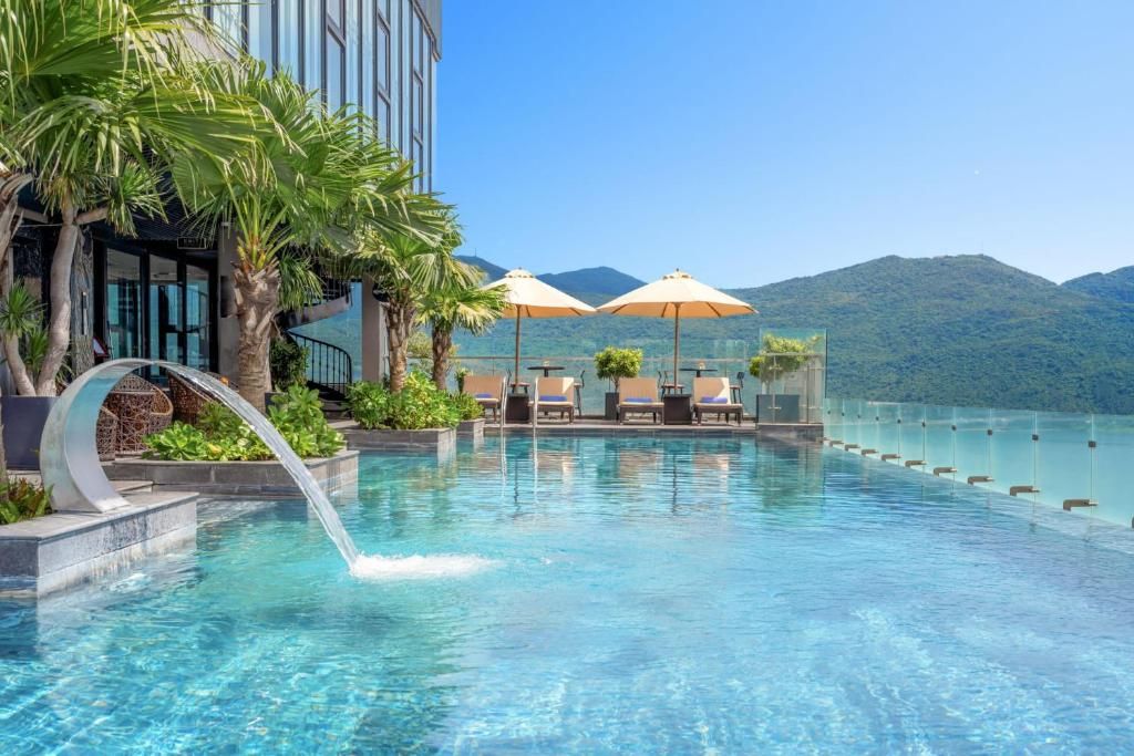 Peninsula Hotel Danang Review Chi Tiết 2026 – Trải Nghiệm Lưu Trú Bên Bãi Biển Mỹ Khê