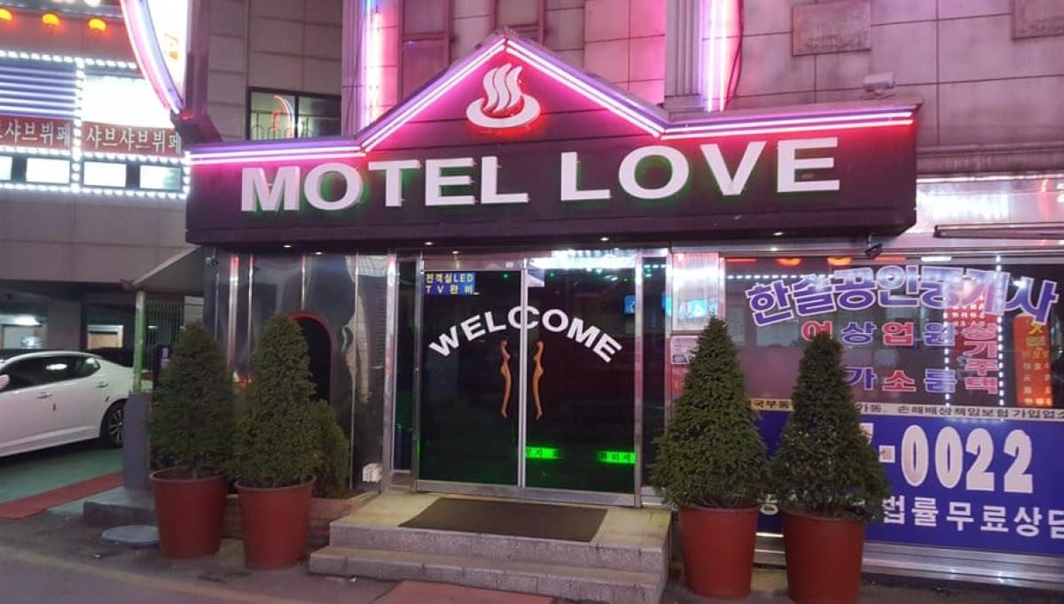 Review Love Motel Đà Nẵng – Không Gian Riêng Tư, Tiện Nghi Và Trải Nghiệm Thực Tế