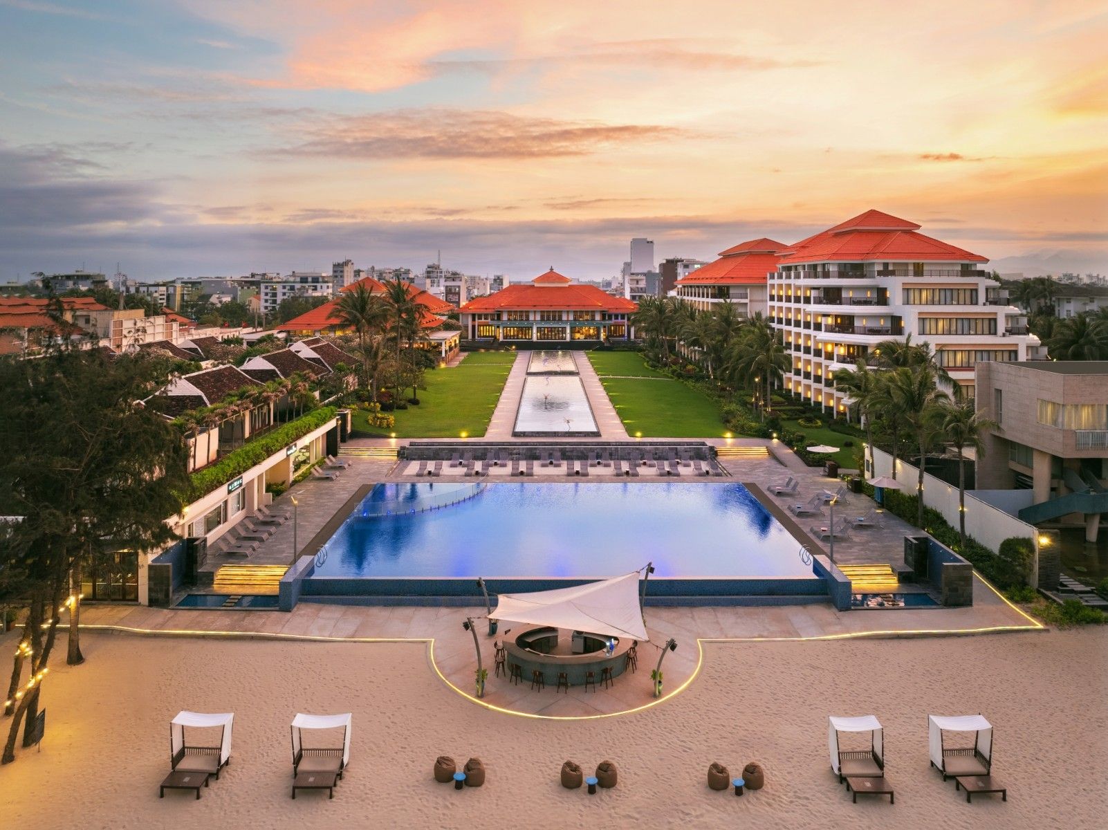 Pullman Danang Beach Resort Review Chi Tiết 2026 – Trải Nghiệm Nghỉ Dưỡng Bên Bãi Biển Mỹ Khê
