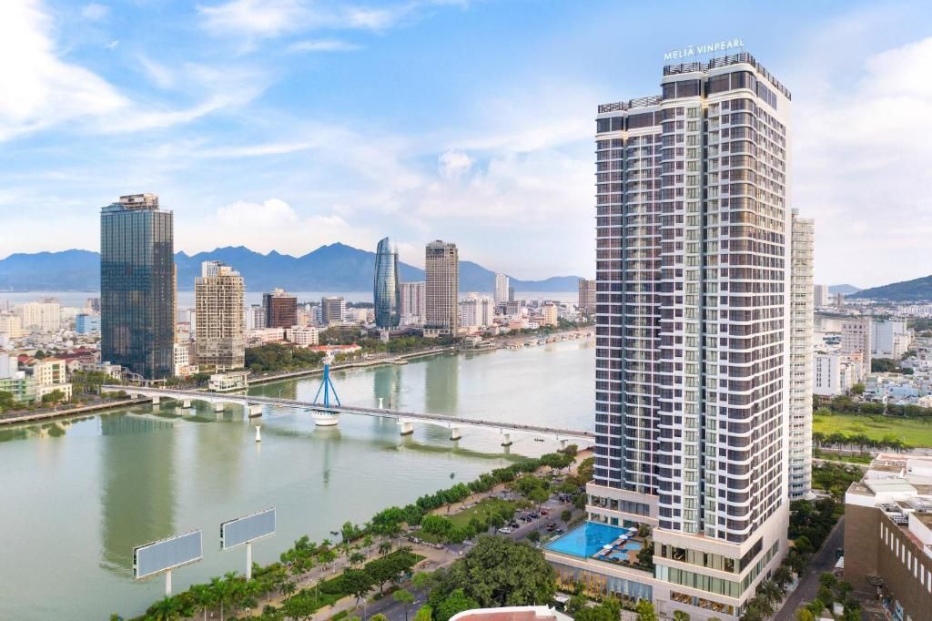 Melia Vinpearl Danang Riverfront Review 2026: Trải Nghiệm Lưu Trú Bên Sông Hàn Có Gì Đặc Biệt?