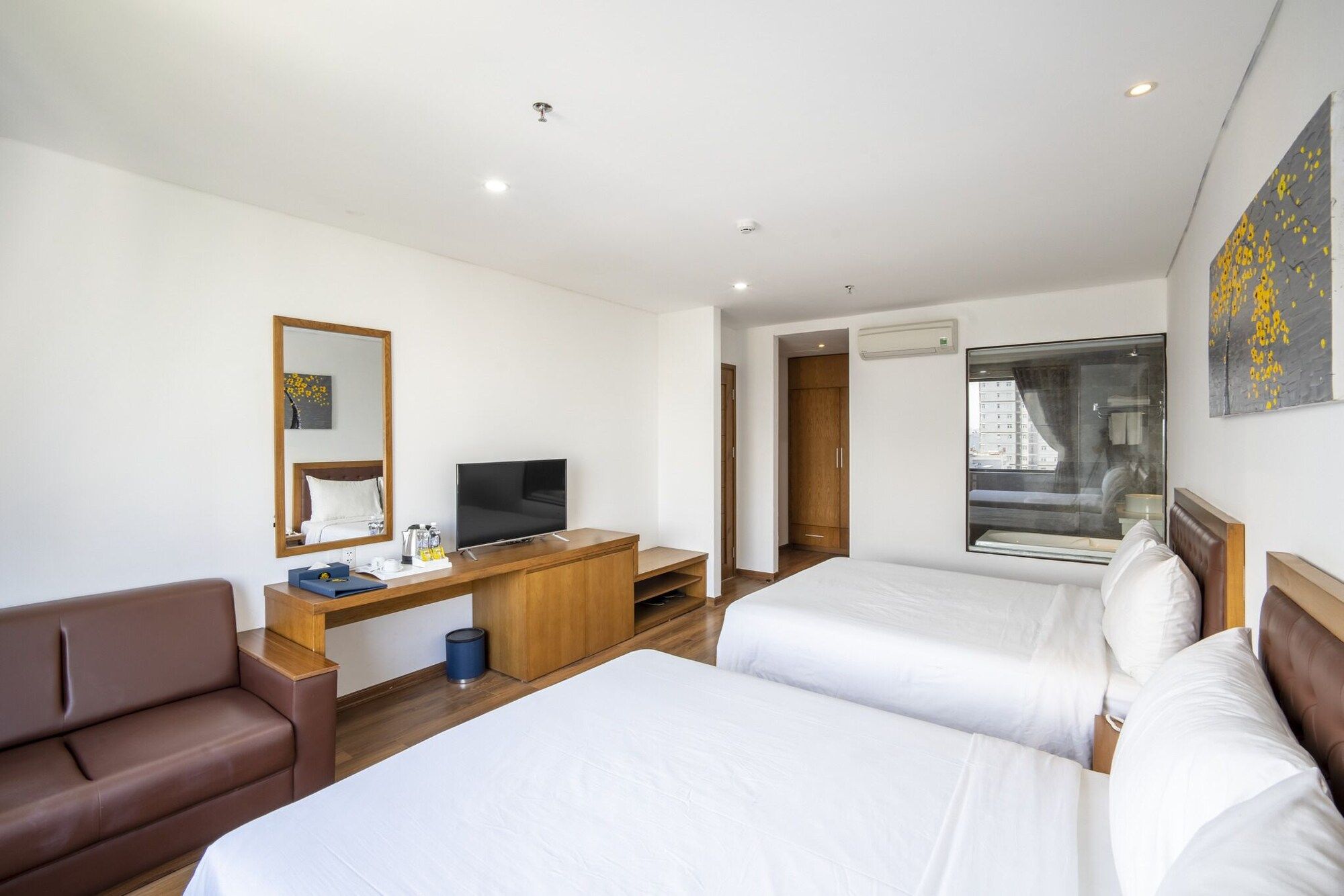 Sunset Sea Hotel Review Chi Tiết: Trải Nghiệm Lưu Trú Gần Biển Đà Nẵng