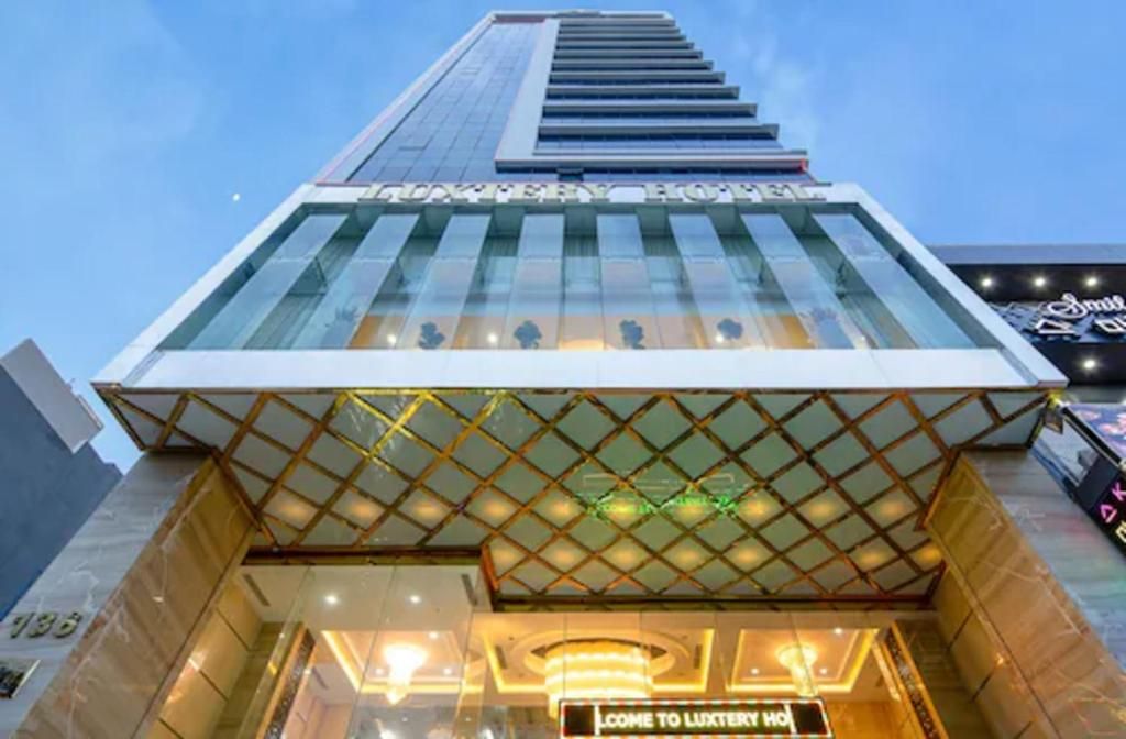 Khách sạn Luxtery Review Chi Tiết 2026: Trải Nghiệm Lưu Trú Gần Biển Mỹ Khê Có Gì Nổi Bật?