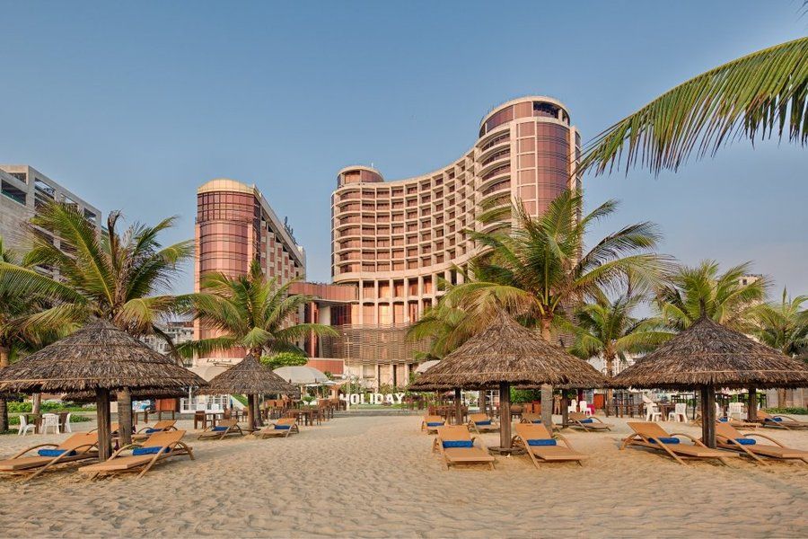 Review Holiday Beach Hotel Danang – Trải nghiệm lưu trú sát biển Mỹ Khê có gì đáng chú ý?