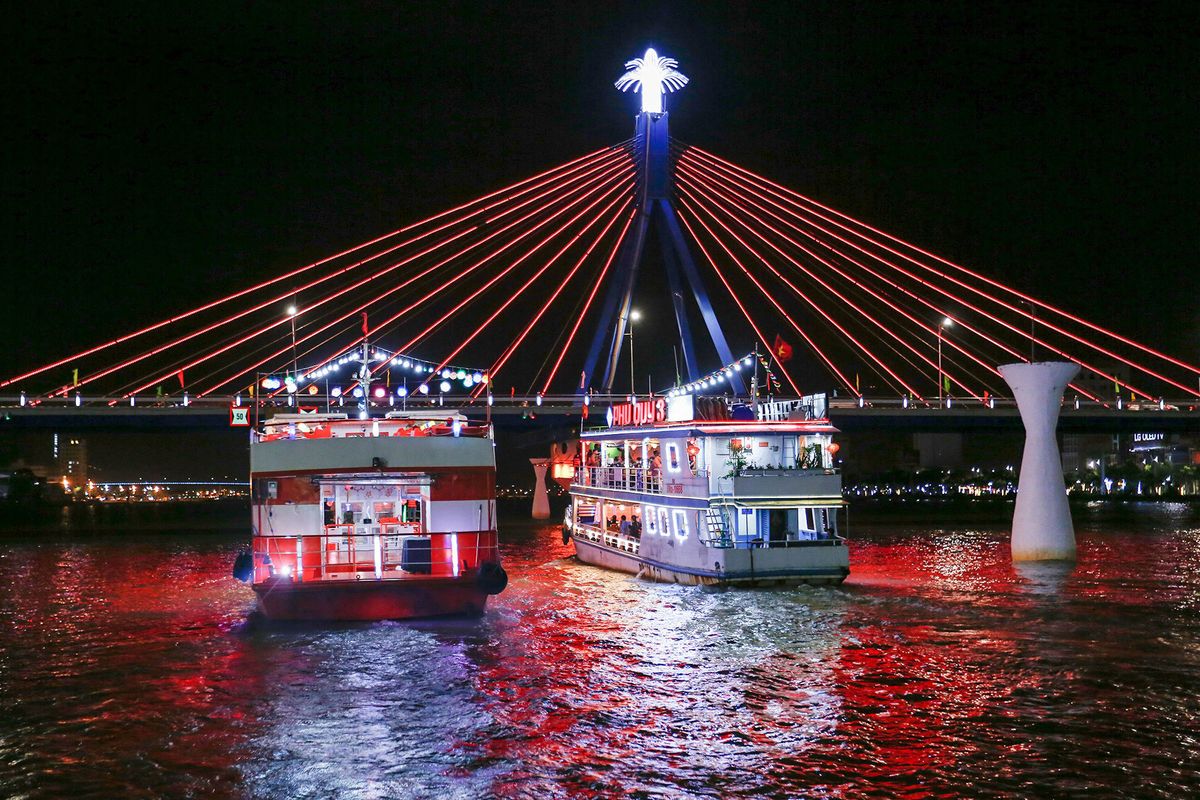 Cầu sông Hàn xoay biểu tượng chuyển động giữa lòng thành phố biển Đà Nẵng