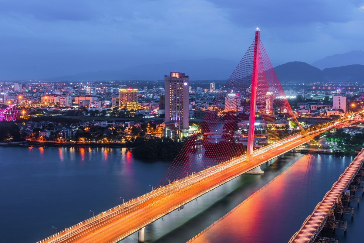 Cầu sông Hàn xoay biểu tượng chuyển động giữa lòng thành phố biển Đà Nẵng