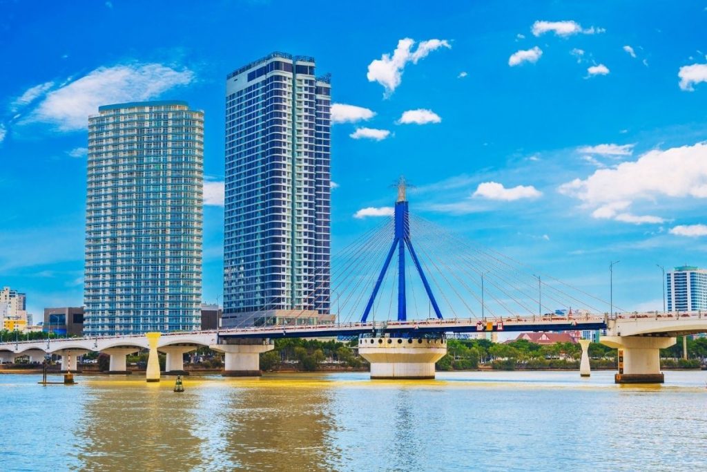 Cầu sông Hàn xoay biểu tượng chuyển động giữa lòng thành phố biển Đà Nẵng