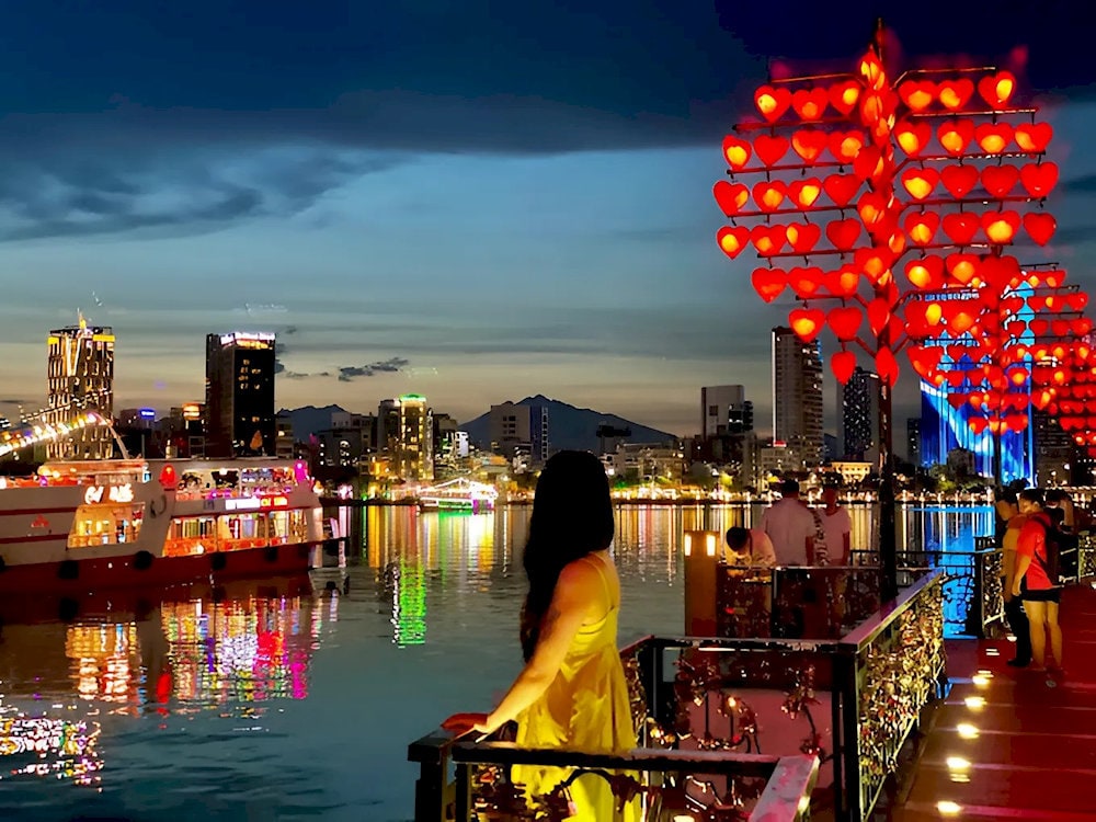 Cầu tình yêu Đà Nẵng nơi hẹn ước lãng mạn bên sông Hàn