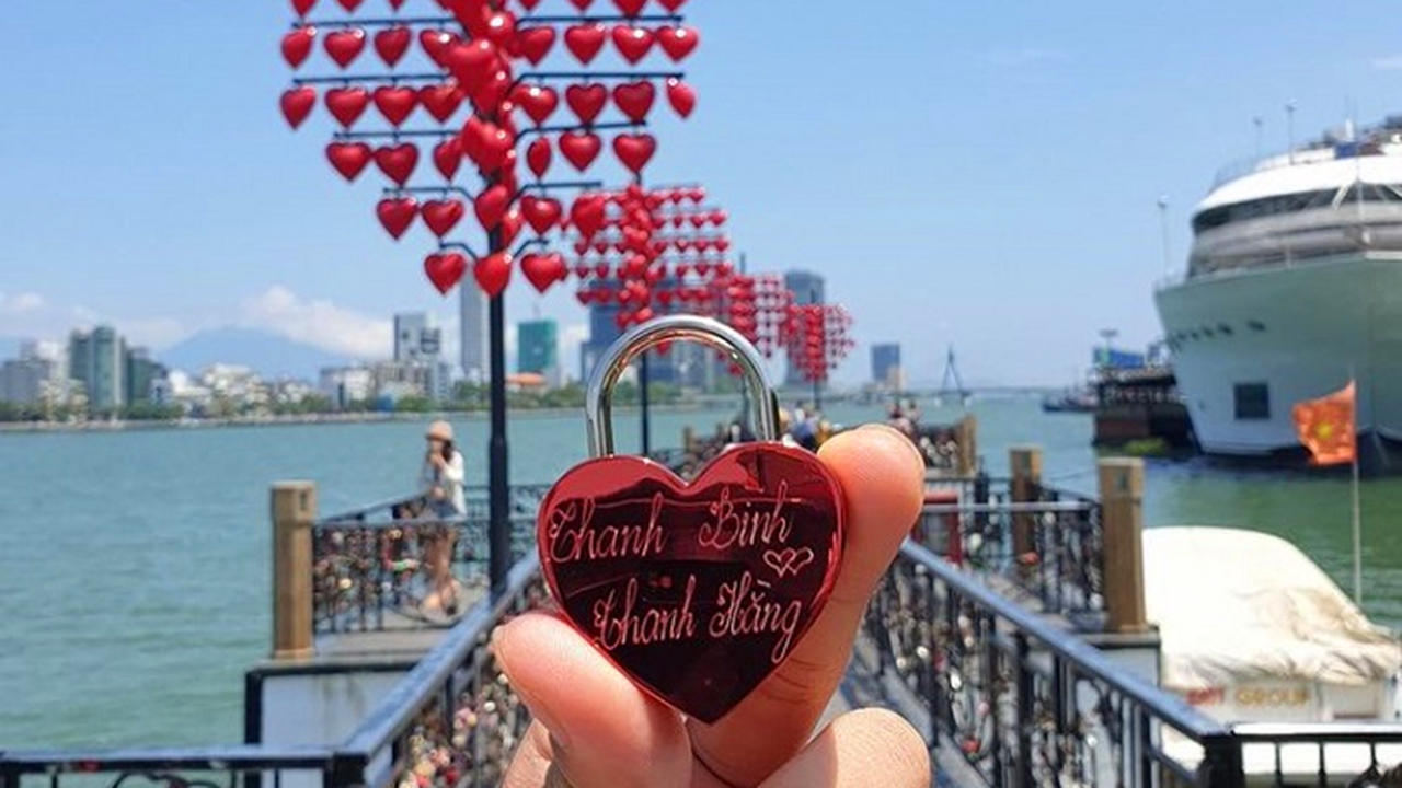 Cầu tình yêu Đà Nẵng nơi hẹn ước lãng mạn bên sông Hàn