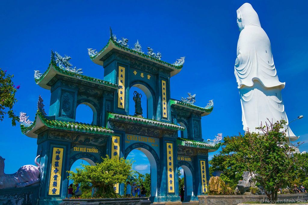 Chùa Linh Ứng ở đảo Sơn Trà nơi hội tụ linh khí biển trời Đà Nẵng