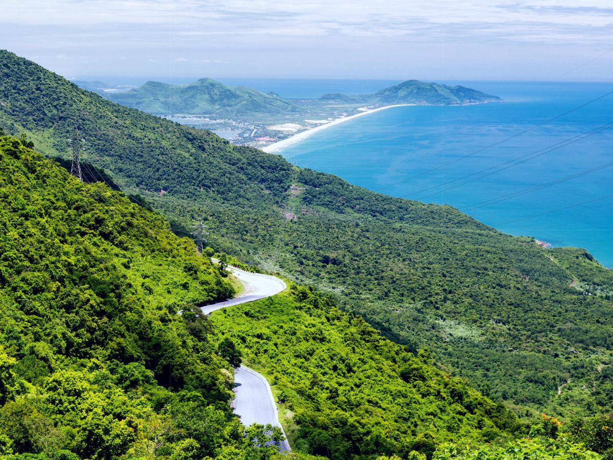 Đèo Hải Vân nơi giao thoa hùng vĩ giữa núi rừng và biển cả miền Trung