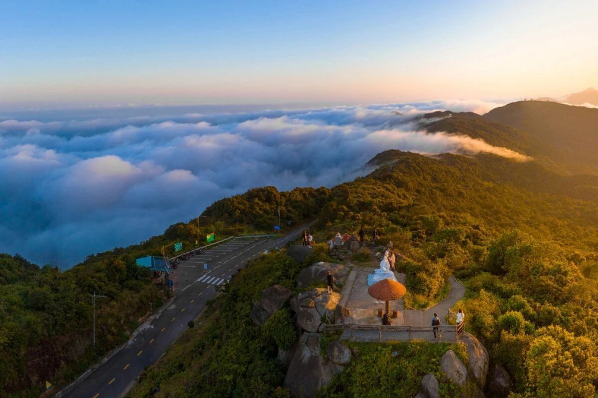 Đỉnh Bàn Cờ và vẻ đẹp huyền thoại giữa trời mây Sơn Trà