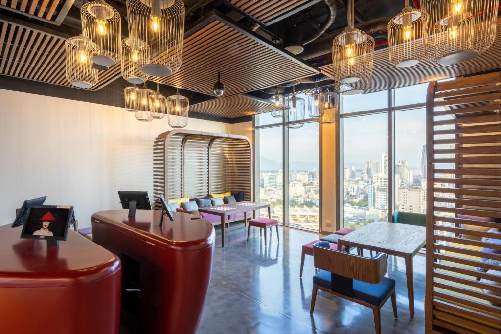 Top 12 khách sạn gần chợ hàn đà nẵng được nhiều du khách yêu thích 2025