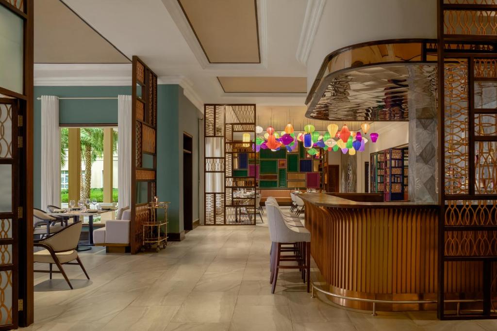 Top 12 khách sạn gần làng bích họa đà nẵng có không gian nghỉ dưỡng bên bờ biển tuyệt đẹp