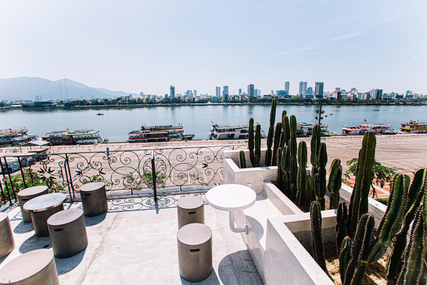 Top 14 Quán cafe view đẹp Đà Nẵng: Hành trình khám phá những góc nhìn “triệu đô” của thành phố biển