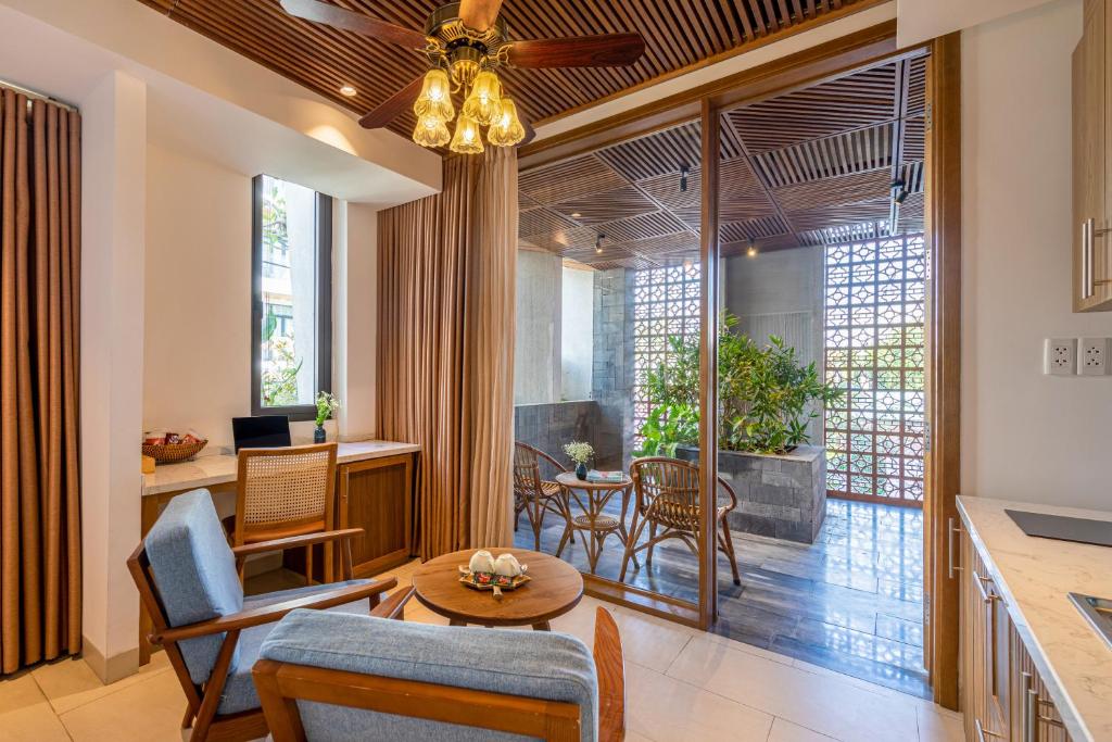 Top 15 Khách Sạn Gần Chợ Bắc Mỹ An Lý Tưởng Cho Kỳ Nghỉ Tại Đà Nẵng