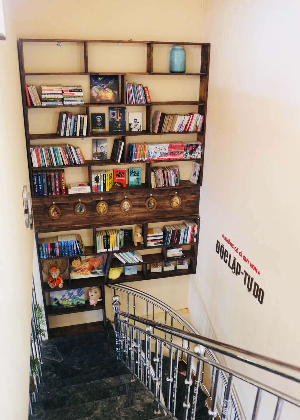 Top 15 Quán Cafe Sách Ở Đà Nẵng Với Những Góc Đọc Bình Yên Giữa Thành Phố Biển