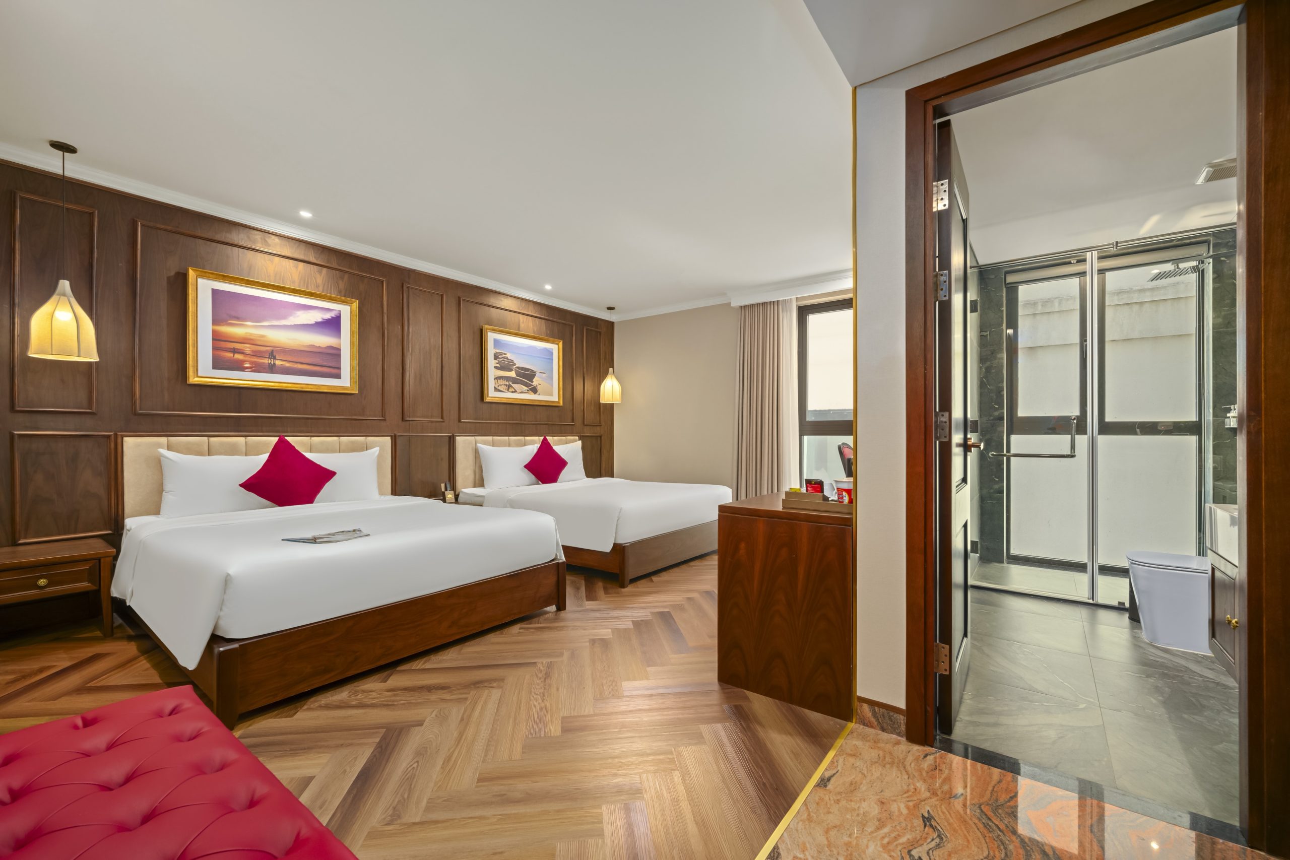 Golden Lotus Hotel Đà Nẵng Review Chi Tiết 2026 – Trải Nghiệm Lưu Trú Gần Biển Mỹ Khê