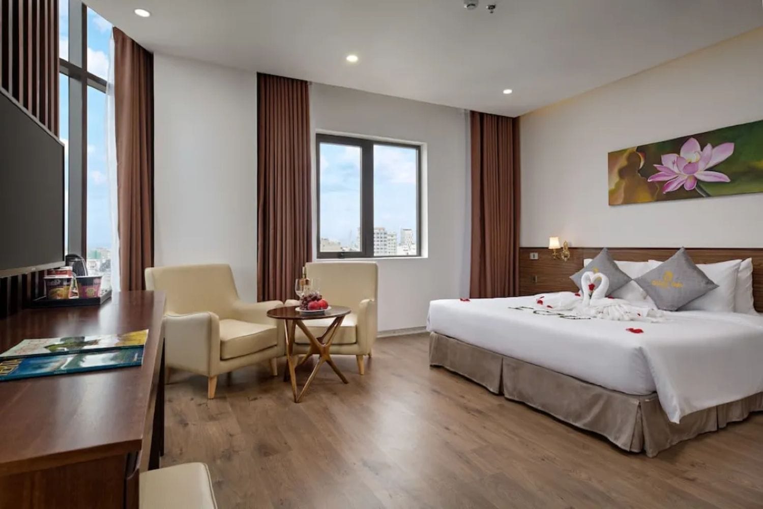 Khách sạn Diamond Beach Review Chi Tiết 2026 – Trải Nghiệm Lưu Trú Gần Biển Sơn Trà Đà Nẵng