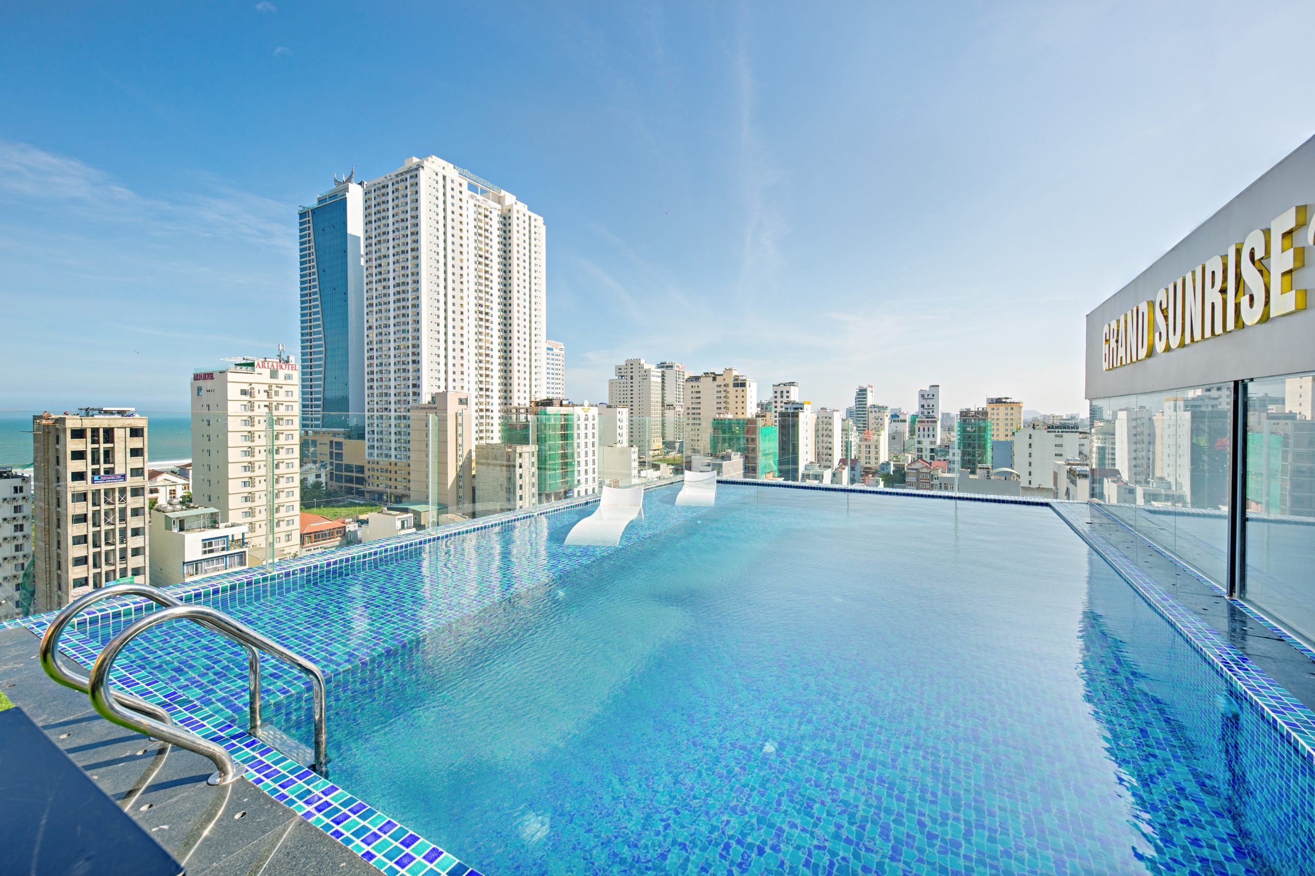 Khách sạn Grand Sunrise Boutique Review Chi Tiết 2026: Trải Nghiệm Lưu Trú Gần Biển Mỹ Khê