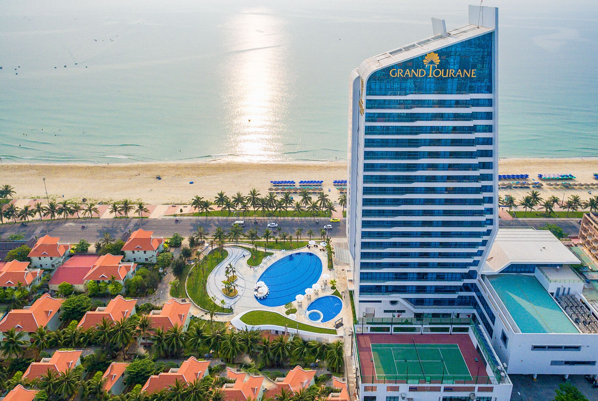 Khách sạn Grand Tourane – Review Không Gian Nghỉ Dưỡng Ven Biển Mỹ Khê Chi Tiết Từ A–Z