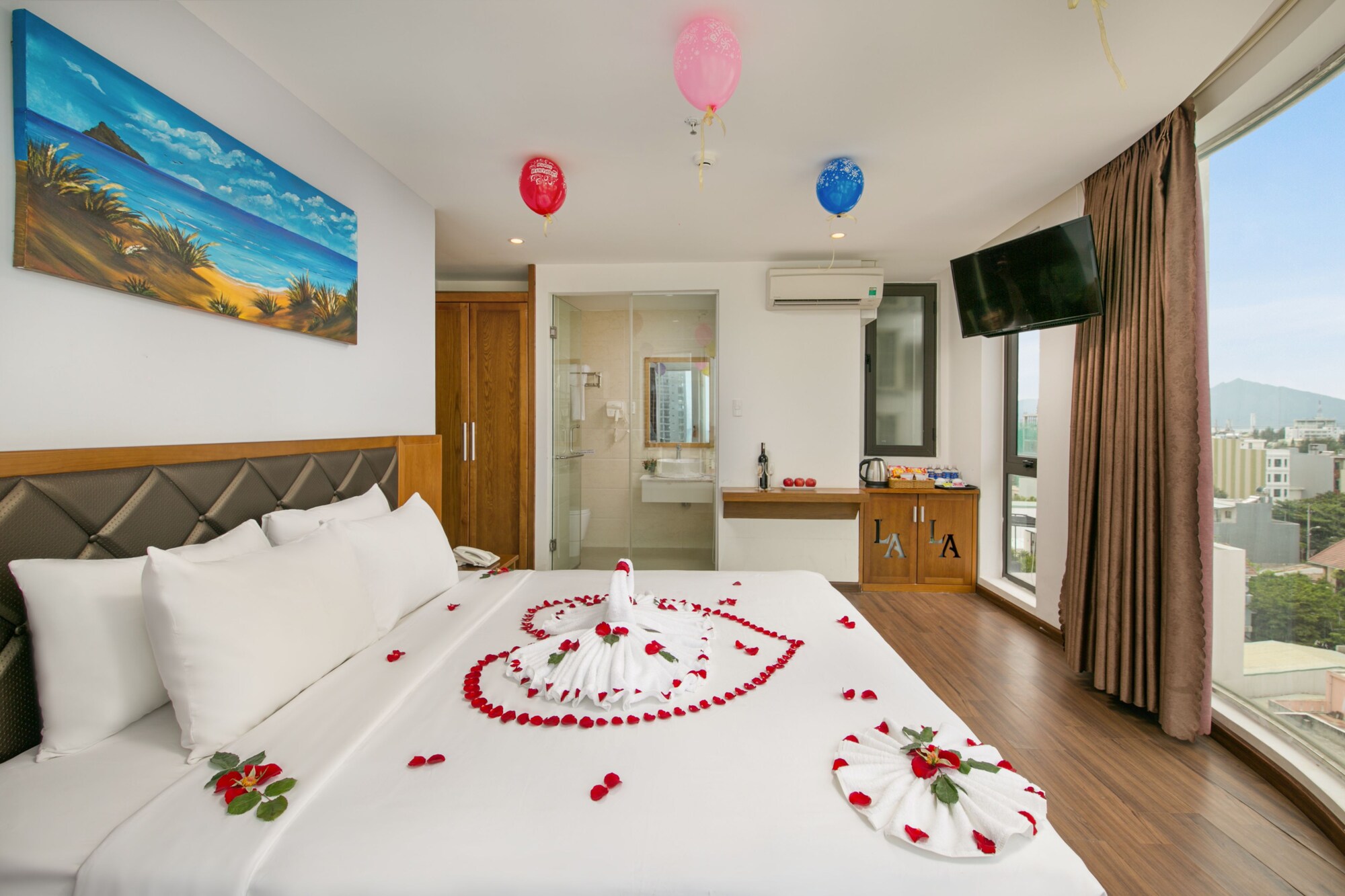 La Beach Hotel Review 2026: Trải Nghiệm Lưu Trú Gần Biển Đà Nẵng Có Gì Đáng Chú Ý?