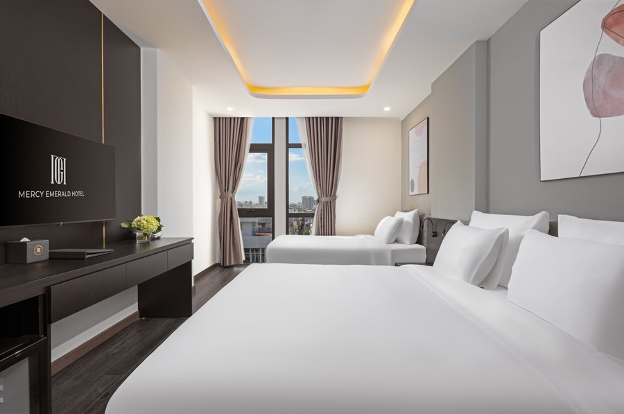 Mercy Emerald Hotel Danang Review 2026: Khách sạn gần biển Mỹ Khê với không gian hiện đại và vị trí thuận tiện