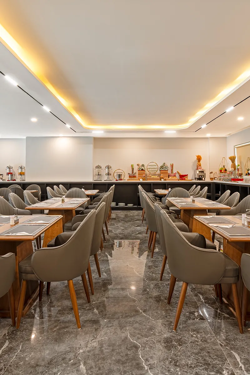 Mercy Emerald Hotel Danang Review 2026: Khách sạn gần biển Mỹ Khê với không gian hiện đại và vị trí thuận tiện