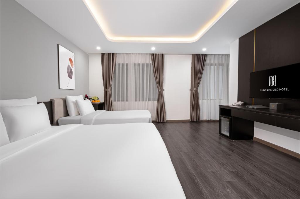 Mercy Emerald Hotel Danang Review 2026: Khách sạn gần biển Mỹ Khê với không gian hiện đại và vị trí thuận tiện