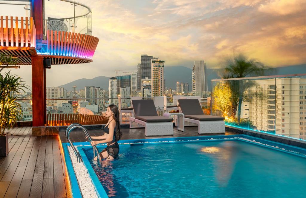 Mercy Emerald Hotel Danang Review 2026: Khách sạn gần biển Mỹ Khê với không gian hiện đại và vị trí thuận tiện
