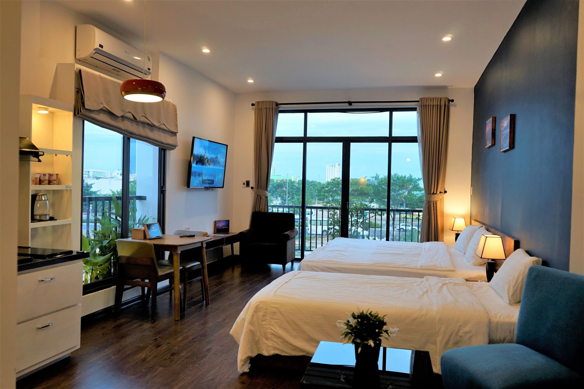 Oasis Hotel & Apartment Review 2026: Trải Nghiệm Lưu Trú Gần Biển Mỹ Khê Có Gì Nổi Bật?