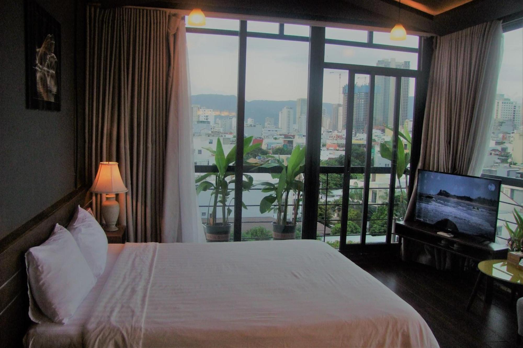 Oasis Hotel & Apartment Review 2026: Trải Nghiệm Lưu Trú Gần Biển Mỹ Khê Có Gì Nổi Bật?
