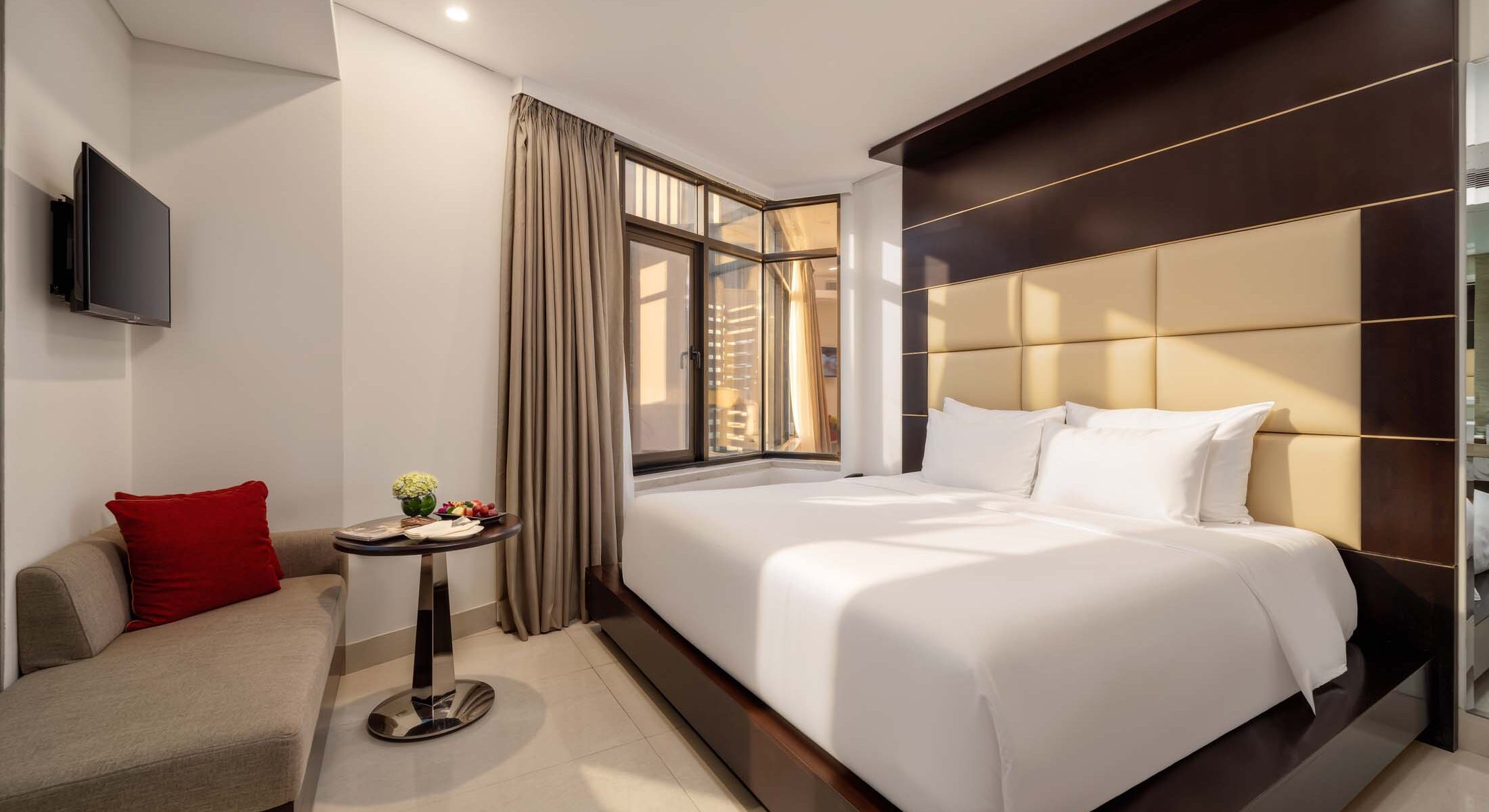 Review Holiday Beach Hotel Danang – Trải nghiệm lưu trú sát biển Mỹ Khê có gì đáng chú ý?
