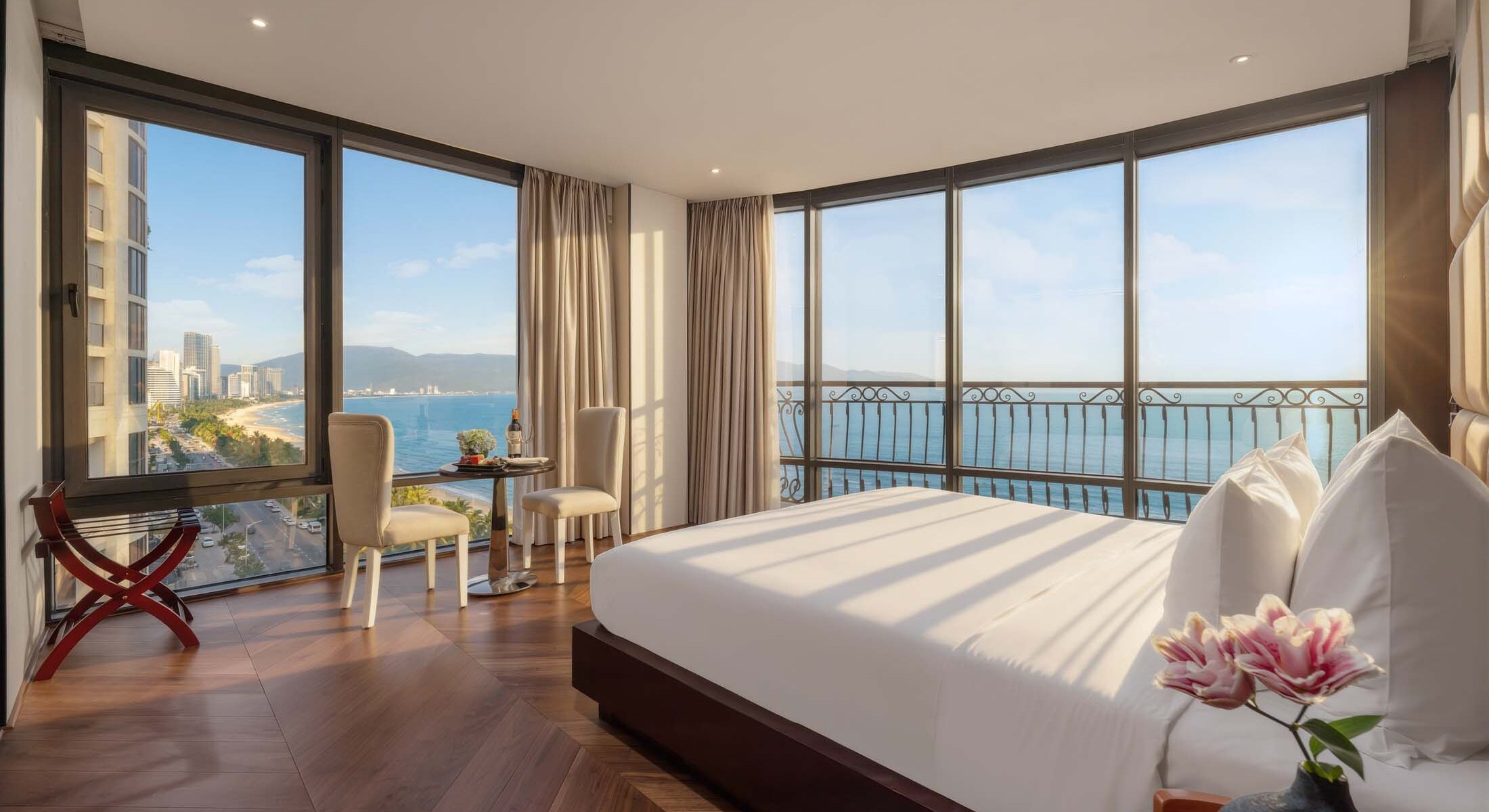 Review Holiday Beach Hotel Danang – Trải nghiệm lưu trú sát biển Mỹ Khê có gì đáng chú ý?