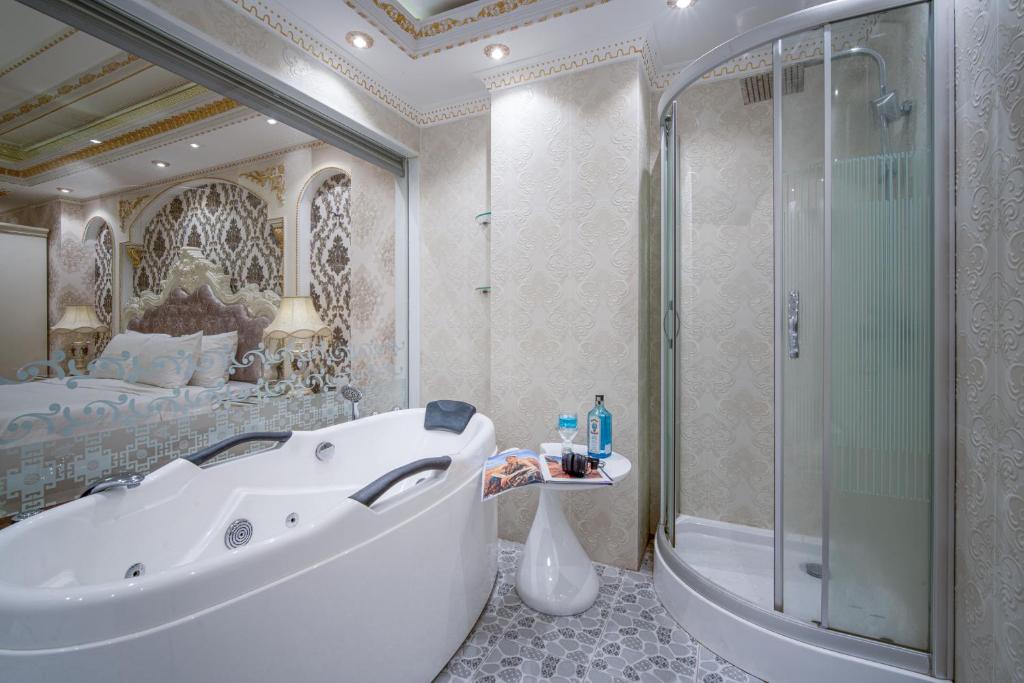 Review Royal Beach Hotel Đà Nẵng: Trải Nghiệm Lưu Trú Gần Biển Mỹ Khê Có Gì Nổi Bật?