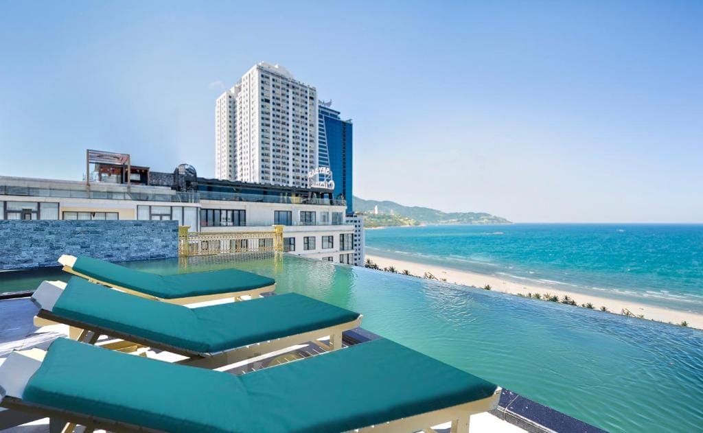 Review Royal Beach Hotel Đà Nẵng: Trải Nghiệm Lưu Trú Gần Biển Mỹ Khê Có Gì Nổi Bật?