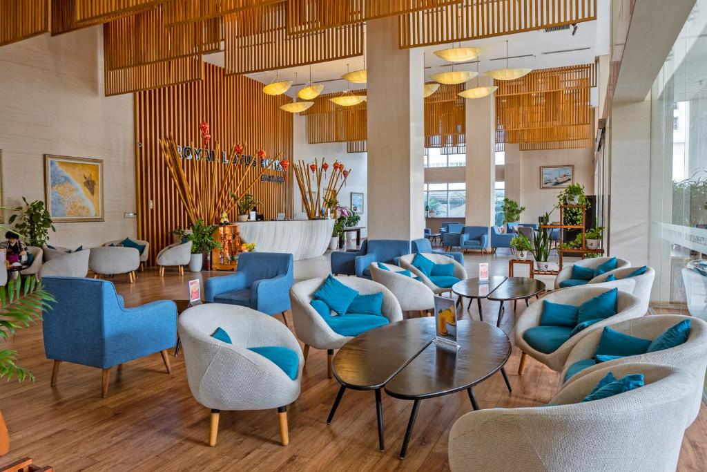 Review Royal Lotus Hotel Da Nang: Trải Nghiệm Lưu Trú 4 Sao Gần Biển Mỹ Khê Có Gì Nổi Bật?