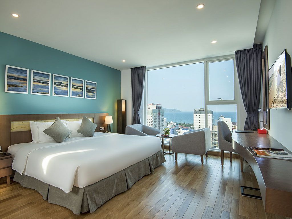 Review Royal Lotus Hotel Da Nang: Trải Nghiệm Lưu Trú 4 Sao Gần Biển Mỹ Khê Có Gì Nổi Bật?