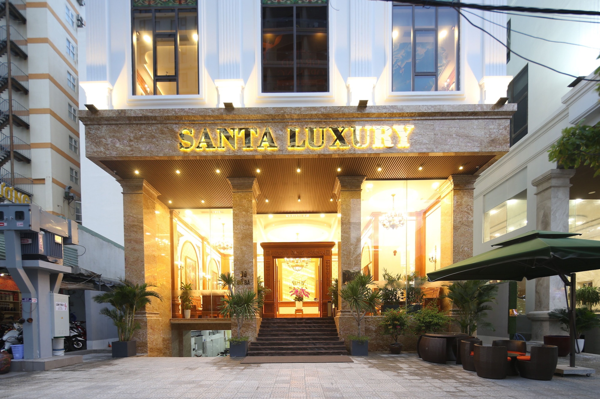 Santa Luxury Hotel Review 2026: Trải Nghiệm Lưu Trú Gần Biển Mỹ Khê Có Gì Nổi Bật?
