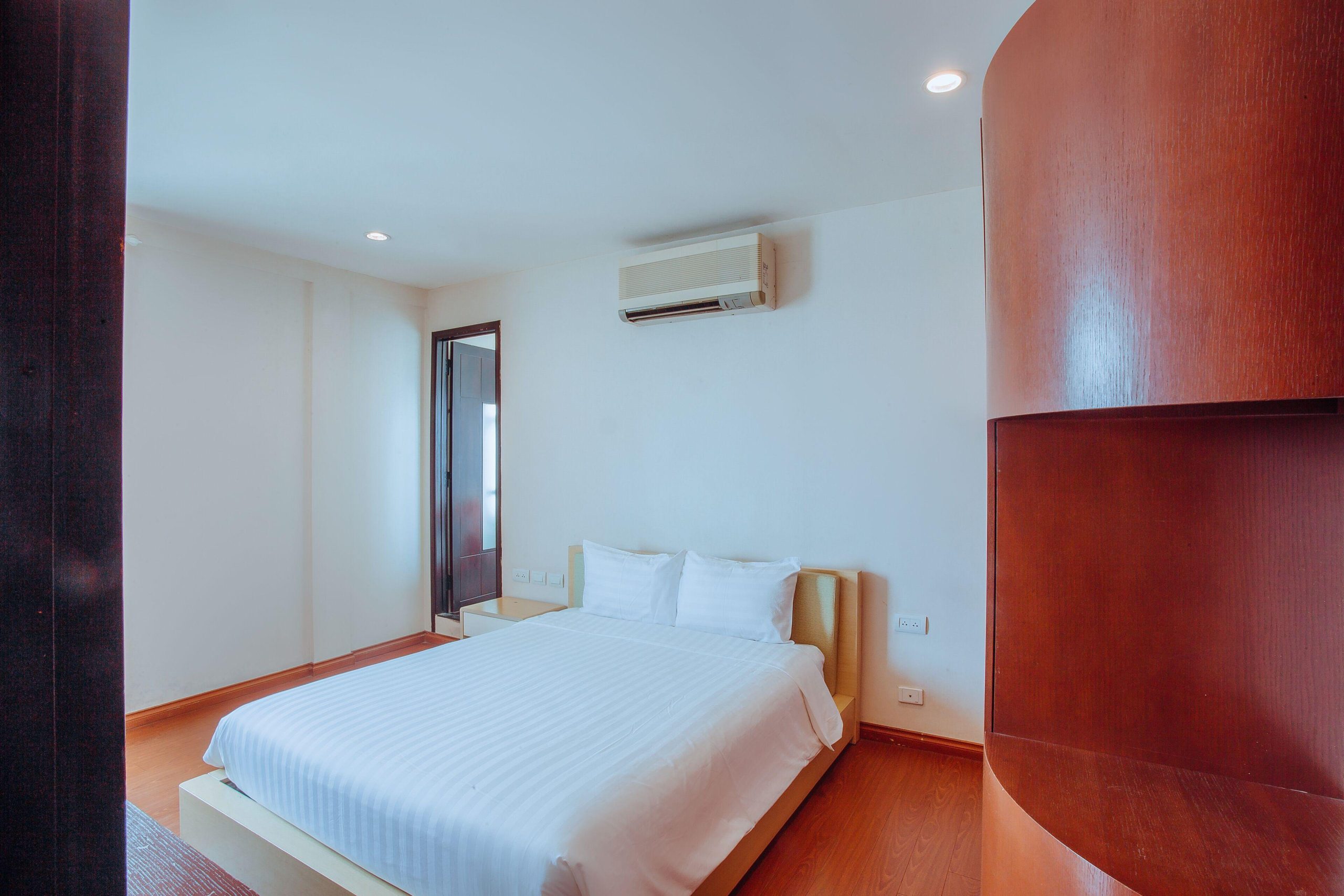Vinh Trung Plaza Hotel Review 2026 – Trải Nghiệm Lưu Trú Kết Hợp Mua Sắm Ngay Trung Tâm Đà Nẵng