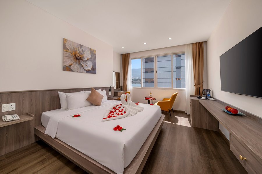 Danang Petro Hotel Review Chi Tiết Khách Sạn Trung Tâm Gần Sông Hàn