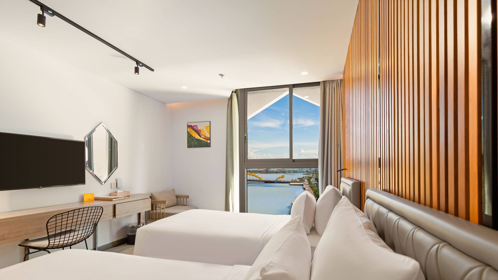Review Haian Riverfront Hotel Da Nang: khách sạn 4 sao ven sông Hàn tại Đà Nẵng