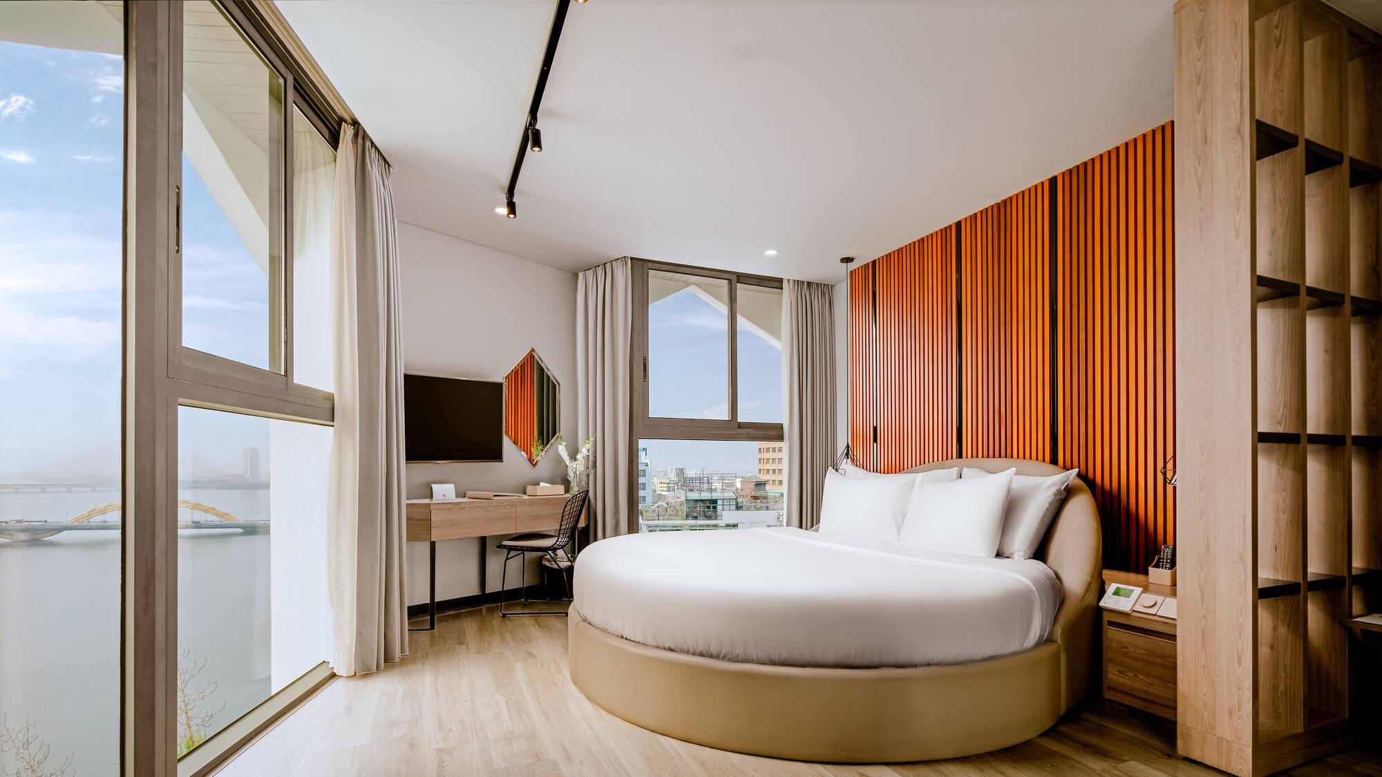 Review Haian Riverfront Hotel Da Nang: khách sạn 4 sao ven sông Hàn tại Đà Nẵng