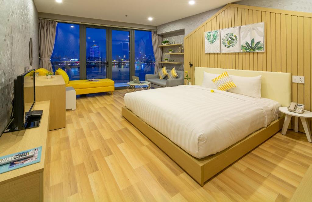 Review Happy Day Riverside Hotel & Spa Danang: Khách sạn trung tâm, giá mềm, view sông Hàn