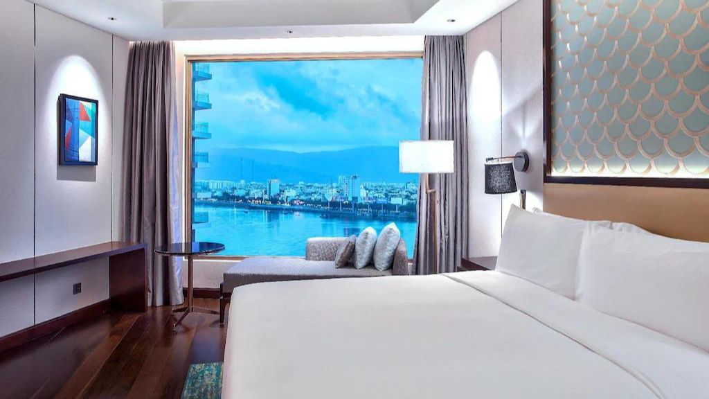 Review Hilton Đà Nẵng: khách sạn ven sông, phòng đẹp và tiện ích nổi bật