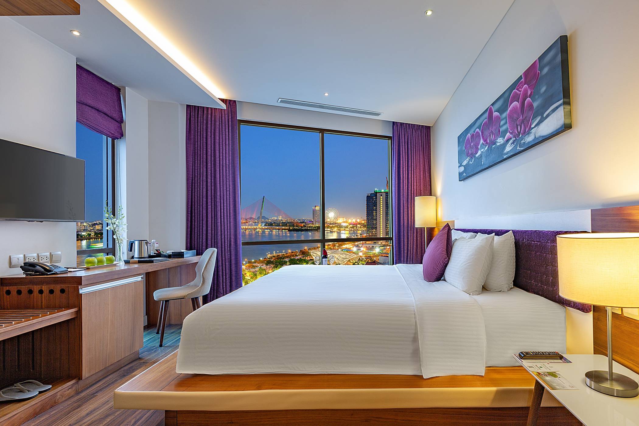 Review Khách sạn Vanda: vị trí trung tâm Đà Nẵng, view sông Hàn và cầu Rồng