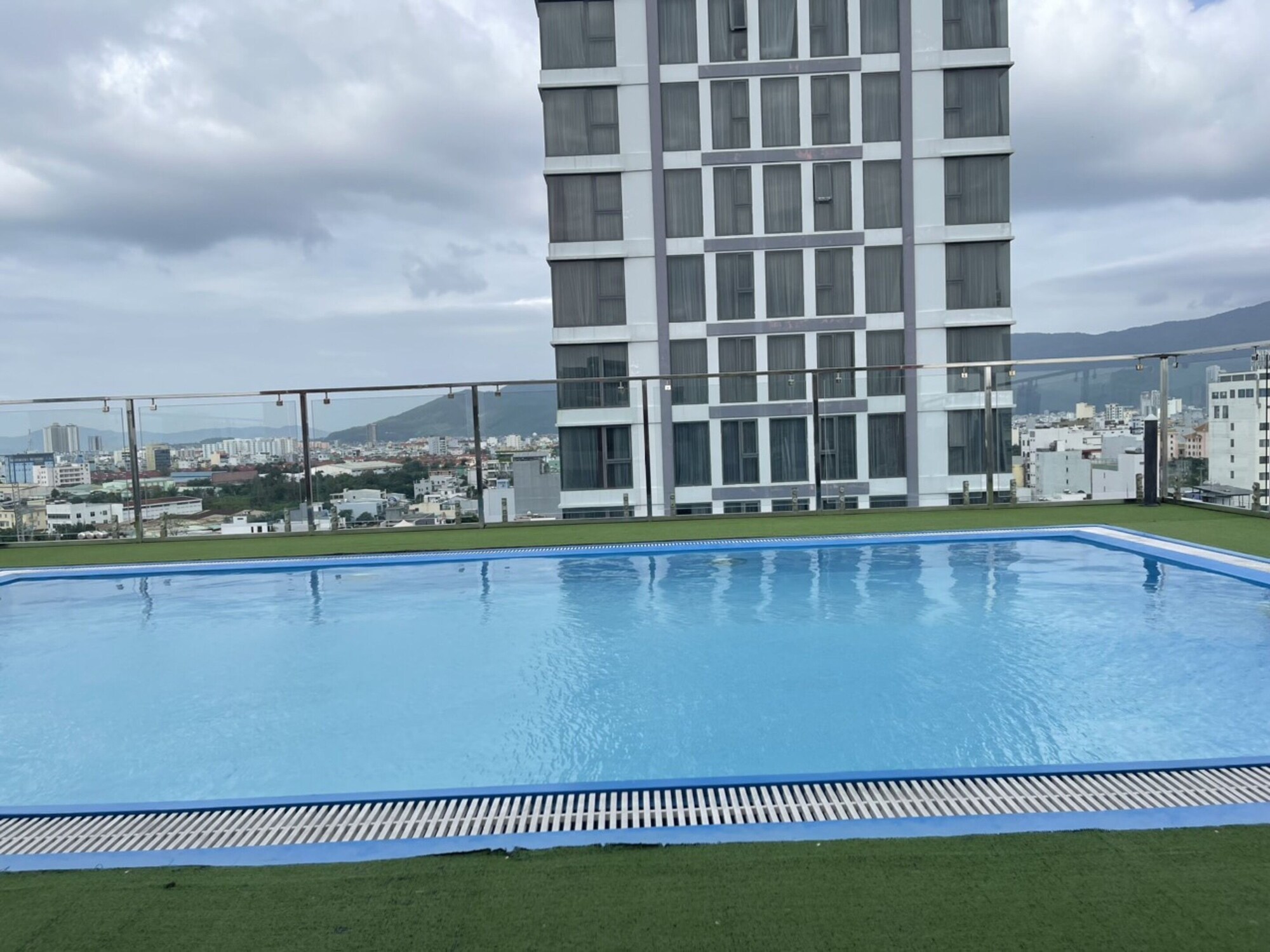 Sunset Sea Hotel Review Chi Tiết: Trải Nghiệm Lưu Trú Gần Biển Đà Nẵng